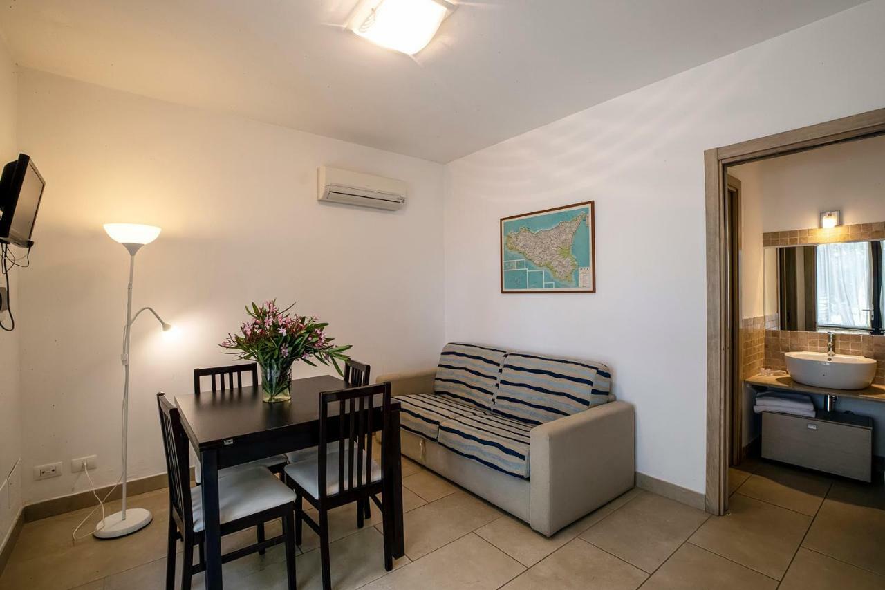 Il Borgo Del Principino Aparthotel ฟาวีญานา ภายนอก รูปภาพ